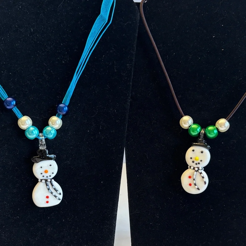💕5/25💕Snowman Pendant Necklace Choose Blue or Black 18” W/2” Extender
